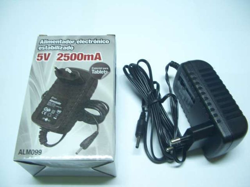 Alimentador Electrónico Universal 5v/2,5A Jack 3,0x1,1x12,0mm Cargador Tablet