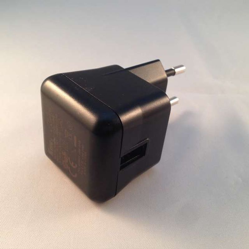 Cargador Modelo KSAPK01100500210HE 5V 2,1A BQ Aquaris E6 / E10 / Edison 3 / Edis