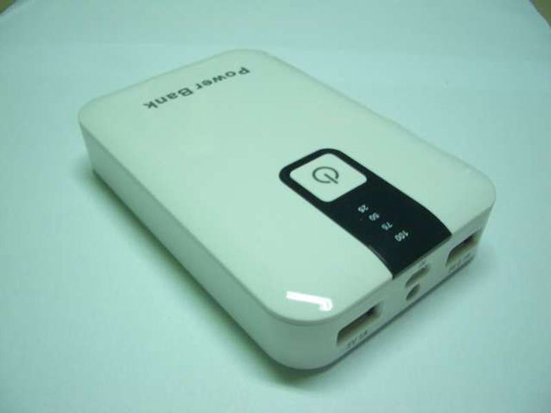 Bateria Externa 12000mAh JLW-288 con Doble Salida Usb 5V/2,1A // 5V1A Blanca
