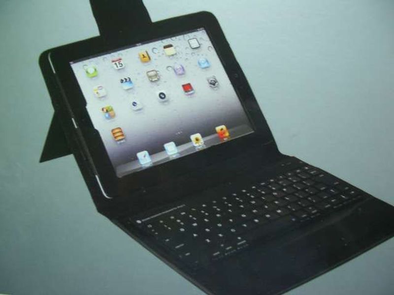 Funda Piel Negra con Teclado Bluetooth Apple IPAD 2 ,3 con "Ñ"